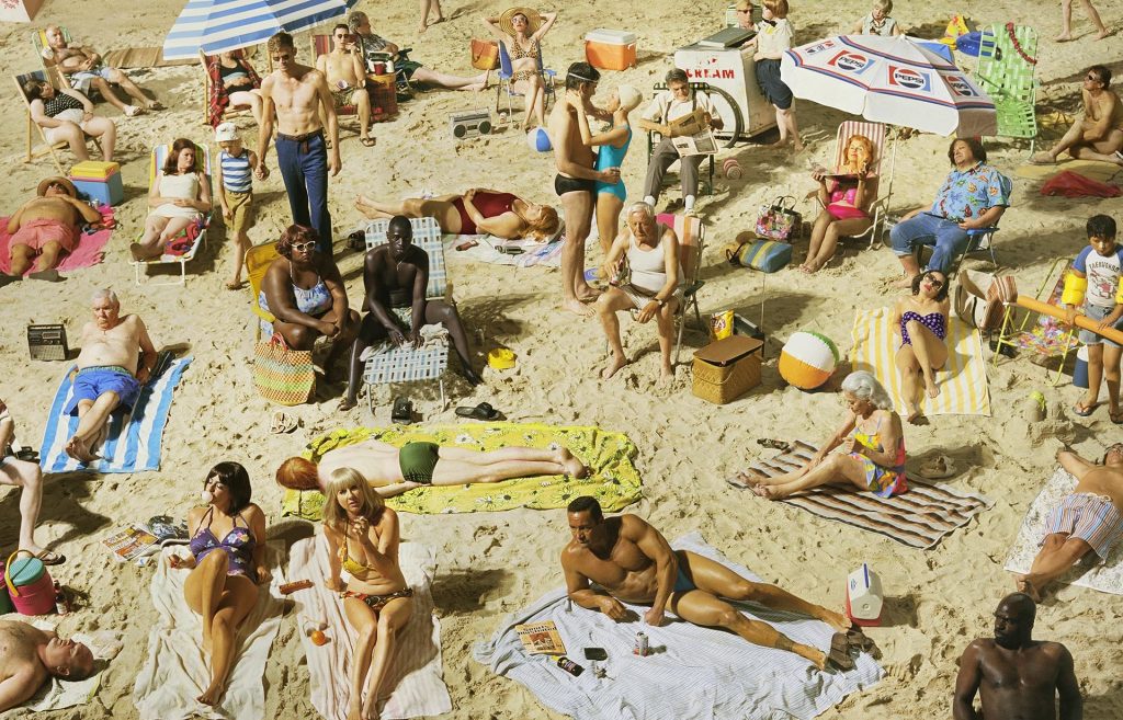 Crowd #3 (Pelican Beach), 2013 © Alex Prager Studio and Lehmann Maupin, New York and Hong Kong. Courtesy Alex Prager Studio, Lehmann Maupin, New York and Hong Kong